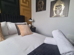 1 Bed Penthouse - Hot Tub - Roof Terrace - Parking