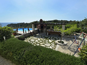 Toni - With Pool and View - A2