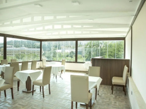 Отель City Walls