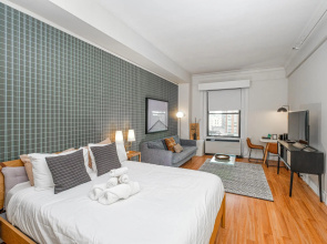 Beautiful Huge Studio + Train | Theatre District | Evonify