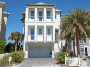 Seabreeze 5 Bedroom Home by RedAwning