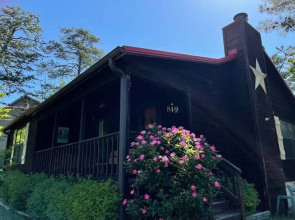 Mountaintop Hideaway 2 Bedroom Cabin by Redawning