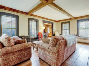 All-season Lakefront Escape 8 Mi to Mount Sunapee
