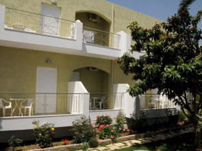 Manolis Apartments