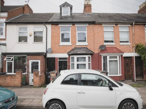 Room in Guest Room - Big Size Room in Leicester