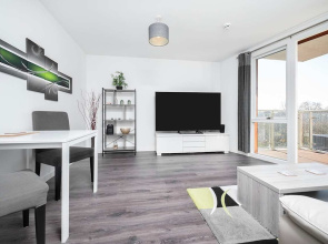 Stunning 2BR Flat With Balcony
