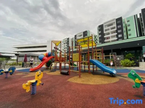 Manhattan PoolView 3bedroom suite Netflix |  Ipoh Station18