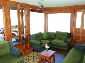 Niche Stays Luxury Houseboats