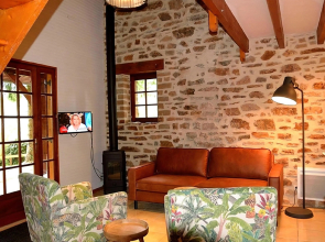 Cozy Holiday Home in Cussac with Private Terrace, Barbecue