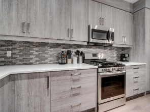 Three-Bedroom with Fireplace #41 Sunalta Downtown