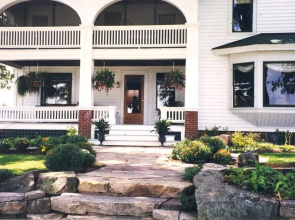 White Pillars Lodging