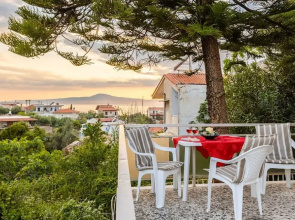 Seaside Family Haven - Avia s Spacious Getaway