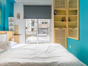 2BD- Perfect Location with square views