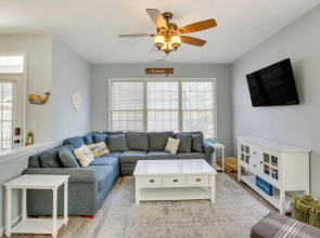 Sunny Atlantic City Home: Walk to Beach!