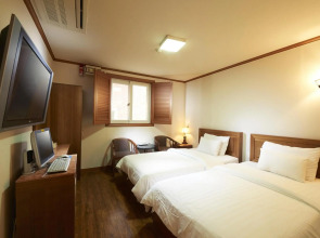 Отель Noble Tourist Hotel Insadong