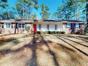 3BR Dog-friendly Charmer w/ Game Tables, Sunroom