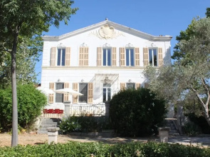Villa croix du sud with swimming pool and park in Marseille Chalet 4