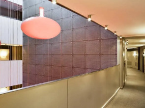 Отель Barcelona Condal Mar Affiliated by Meliá