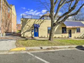 Sleek Wytheville Apartment Near Food + Drink!