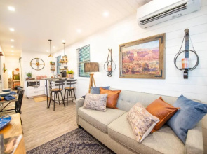 La Casita-Shipping Container House Near Magnolia/Baylor
