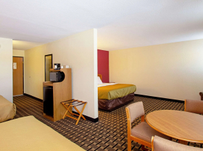 Econo Lodge Inn & Suites Wisconsin Dells