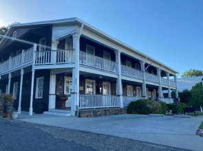 Gunn House Hotel