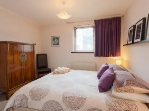 Logie Green Road Apartment