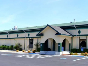 Super Inn & Suites by OYO Milledgeville