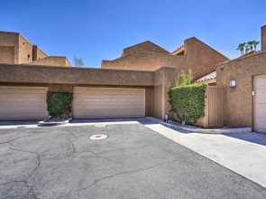Pet-friendly Palm Desert Condo: Patio + Jacuzzi!