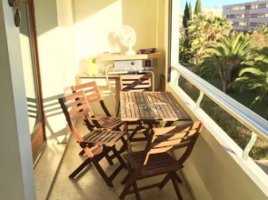 Flat with loggia at 10min from the BEACH