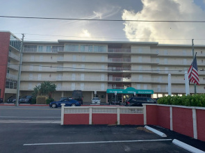 Island Inn Beach Resort