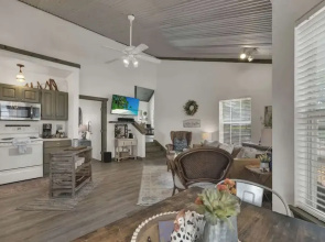 Cactus Flower Lodge-20 min to Downtown-starlit Sky Views