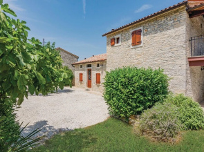 Beautiful Home in Butkovici With Wifi and 2 Bedrooms