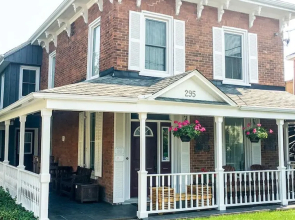 Nap N Nosh Bed and Breakfast
