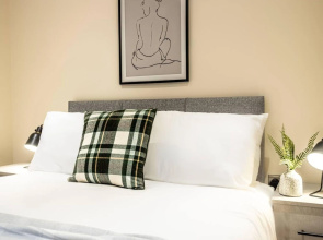 Contemporary One Bedroom Flat by Sojo Stay