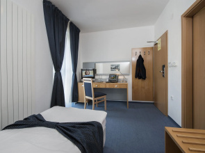Felicity Garni Hotel