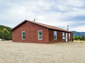 Quiet Pagosa Springs Cabin: Lake & Mountain Views!