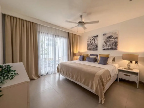 Luxury 3 Bedroom Apartment at the Beach