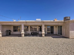 Beautiful Havasu Retreat w/ Hot Tub, Pet Friendly!