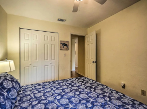Cozy Condo ~ 5 Mi to University of Florida!