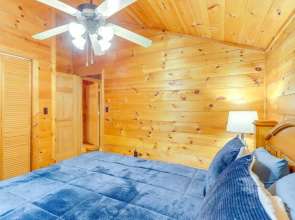 Wooded Blue Ridge Cabin: 2 Decks, Fire Pit!
