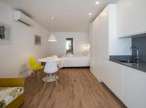 Castle Terrace Exclusive Apartment - Home By The Castle Apartment