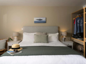 Awaroa Lodge