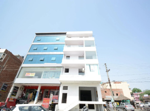 OYO 30900 Roadstar Hotel