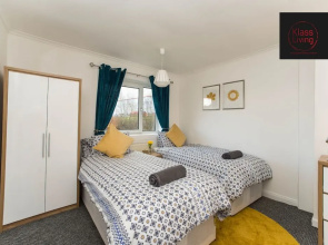 Two Bedroom House by Klass Living Serviced Accommodation Hamilton - Kenmar House With Parking & WiFi