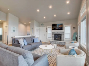 Lake-view Escape w/ Private Beach Resort Access!