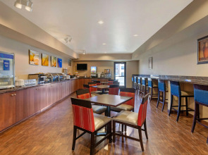 Comfort Inn & Suites Page at Lake Powell