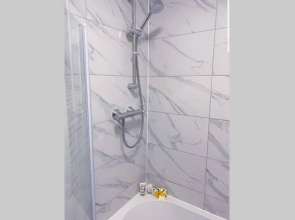 Stylish 3 Bed House + Free Parking + Great Location