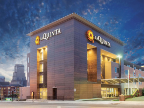 La Quinta Inn & Suites by Wyndham Memphis Downtown