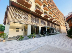 Holidazzle Serviced Appartment